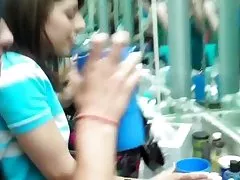 아마추어 파티에서 assfucked를 가져옵니다.