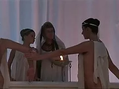 이시스-'칼리굴라'에서 레즈비언 시퀀스의 성직자