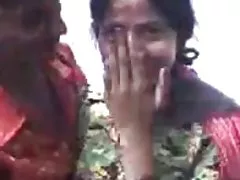 인디언 소년이 누른 걸 가슴이