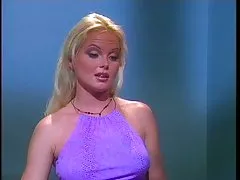 애인을에 열을 가져옵 그녀의 단단한 음부 stretched