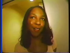 귀여운 검은 백색의 아마추어 망에 의해 옛 친구에의 거실