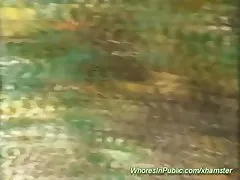 젊은 귀여운 십대 요구에 신속하의 현금