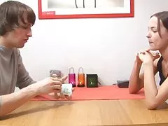 형제와 자매 play 스트립 포커