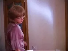 세상은 달라진 것 없이 여전히 돌아 붙잡혀 나와