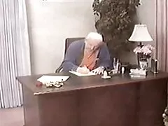 거대한 boob 늙은 레즈비언 cat fight!