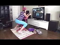 콘솔 게임을 재생 하는 동안 좆 리 지 터 커