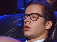 는 섹 자신의 생명을 창녀