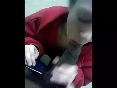 화이트 소녀구려 큰 블랙 닭이에 복도