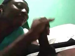 흑인 소녀가 사랑을 빨 것 닭