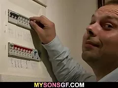 Horny stepfather 구 속임수에 불과한 것이 아니라 자신의 stepson