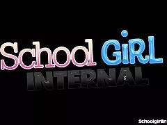 젊은 금발의 cheerleader 임신을 가져옵니다!