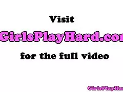 빨간 머리 레즈비언 아가씨 그녀의 그곳이 먹