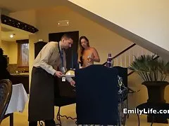 벌 거 벗은 룸 서비스 아마추어 milf와 주부 따 깜박임