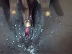 흑인 여자 물 총