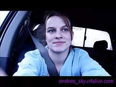 토플 리스 승마 주위 안드레아 하늘