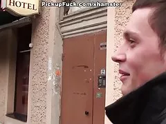 공중 화장실에서 섹스 스타킹에 갈색