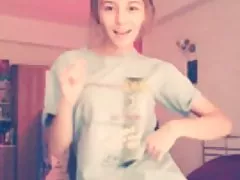 귀여운 소녀가열을 위해 당신