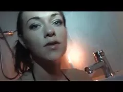 옆집 화장실에서 빌어 먹을 여자