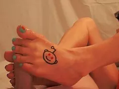 Footjob 을 통해 whic