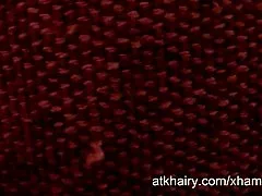 Super 털이 소녀 Velma Fucks 그녀의 고무 dick