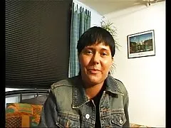 독일 부끄러워하 chick Masturbates 및 Fucks