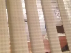 내 뜨거운 금발 이웃 감시