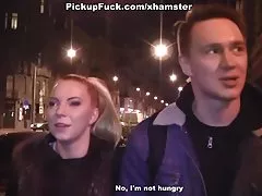 사우나에서 뜨거운 픽업 섹스 클라우드 9 장면에 여자를 가져옵니다.