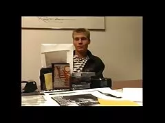 소년이 망가져 가는 털이 큐티