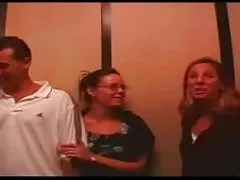 두 친구는 교체내