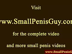 Femdom 돈다고 지루해하여 자신의 작은 꼭지