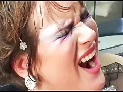 Glamour 성에서 허벅지 높은 스타킹과 장갑