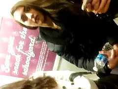 귀여운 십 대 얼굴