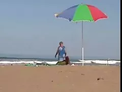 발버둥치고 맛있는 내 아내에 해변