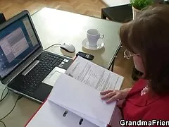 오 놈은 두숨에 사무실