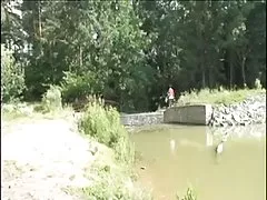 옛 사람 및 구내 섹 젊은 여인