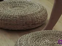 strapon 뜨거운 욕조에 레즈비언 strapon 섹스