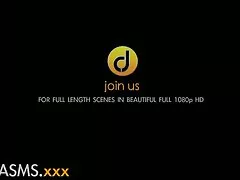 오 르가 즘 얇은 금발 즐기는 열정적인 전 희와 성교