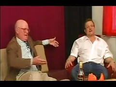 노인 및 청소년 34 털이 많은 갈색 머리 십 대 자기와 성숙한 남자