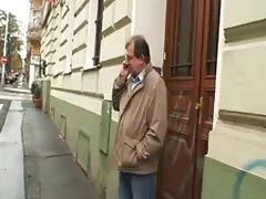 미친 비디오 오래 된 남자 및 여자입니다.