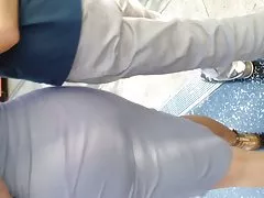 아시아 볼을 통해 드레스