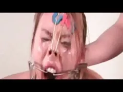 아시아 청소년 창녀에게 굴욕감을 주고