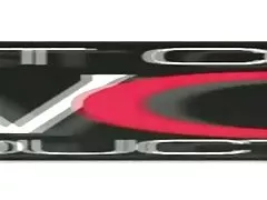 금발 백인 여성 경찰관이 흑인 남자와