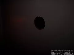 구멍을 넣으로 입으로 Sluts 금