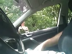 이든 음녀을 하는 러시아 하이틴에서 자동차