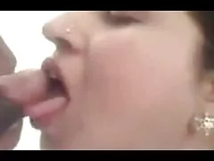 Desi-매우 아름다운 펀자브어 세상은 달라진 것 없이 여전히 돌아 빨아 내는데 dick