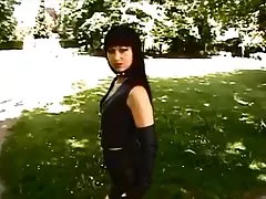 가죽 치마에 섹시 한 여자