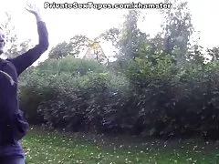 내 뜨거운 여자 친구 팬티를 벗기고 그녀의 비버를 드릴