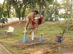 Salope sécretaire18ans baisee dans Le 공원도 있습니다.