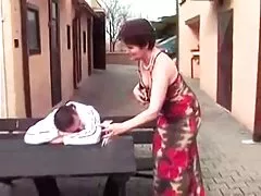 할머니와 청년-38