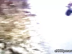 깜박이 누드 busty 청소년 공공 장소에서